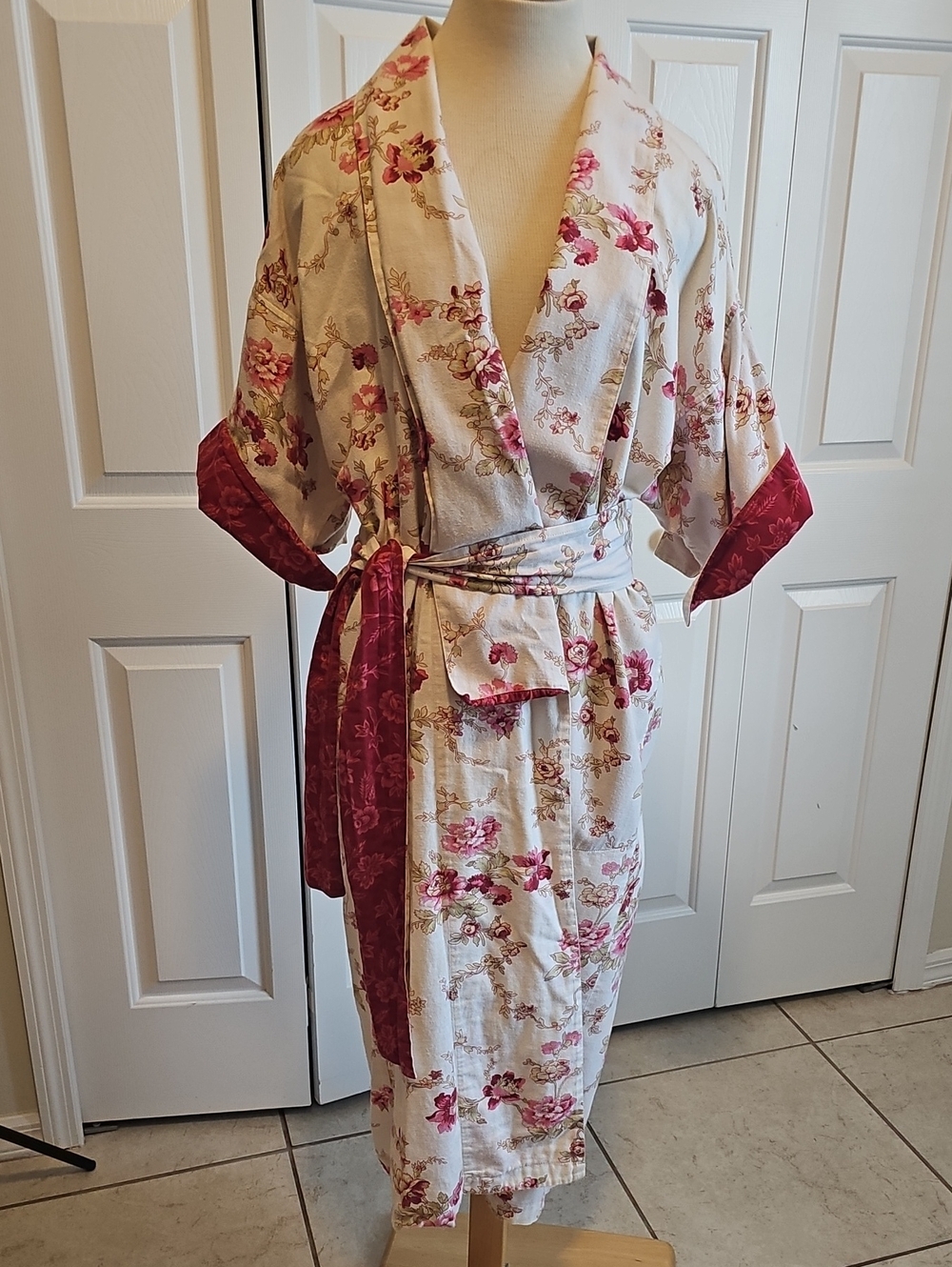 Crabtree & Evelyn Floral Cotton Kimono Robe with Raspberry Trim -  Size Small-XS